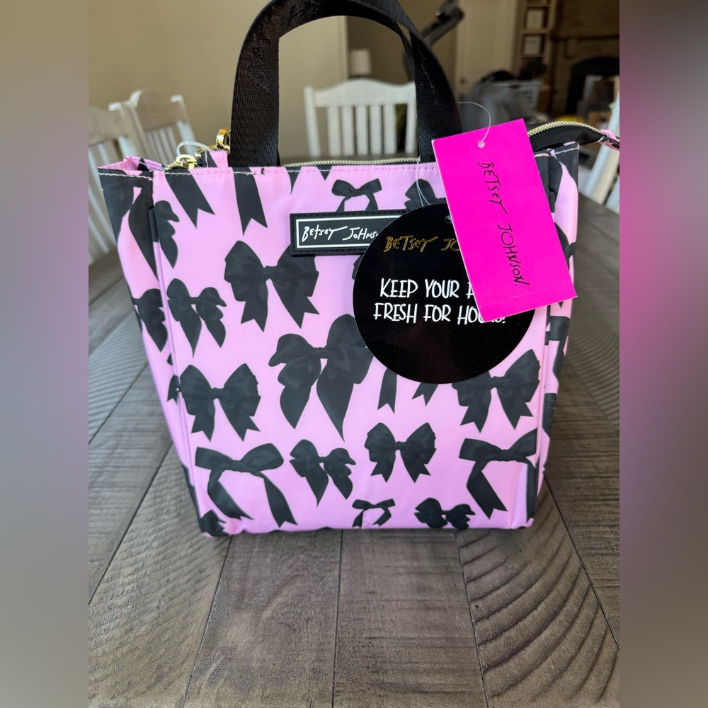 Betsey Johnson Insulted Lunch Tote - Bag Pink & Black Bow (NWT) - Picture 2 of 10